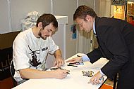 Jaroslav Svoboda a sběratel hokejových kartiček.