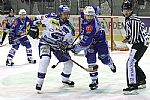 Ivan Pad�lek a Petr Domin na vhazov�n�.