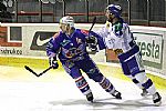 Michal �ern� a Jakub Trefn� u mantinelu.