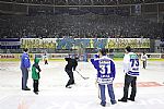 St�ela na branku, kotel a transparent s infernem. Atmosf�ra v hale byla opravdu vynikaj�c�.