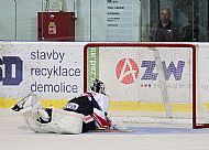 Jaroslav Svoboda dává alespoň čestný gól domácích - 1:4.